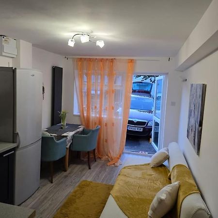 Cozy Flat 1 Bedroom Hucclecote Exterior photo
