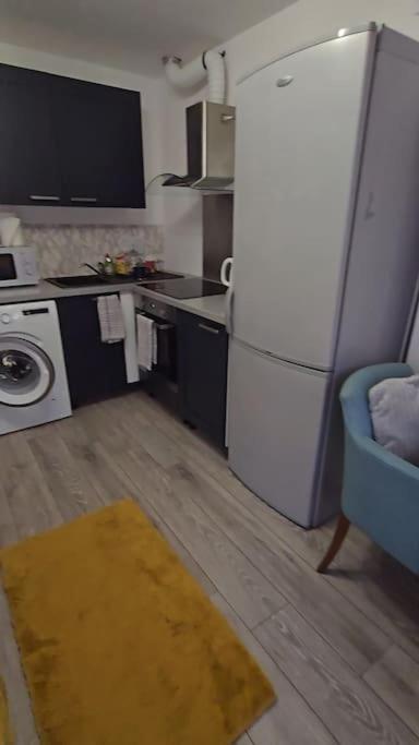 Cozy Flat 1 Bedroom Hucclecote Exterior photo